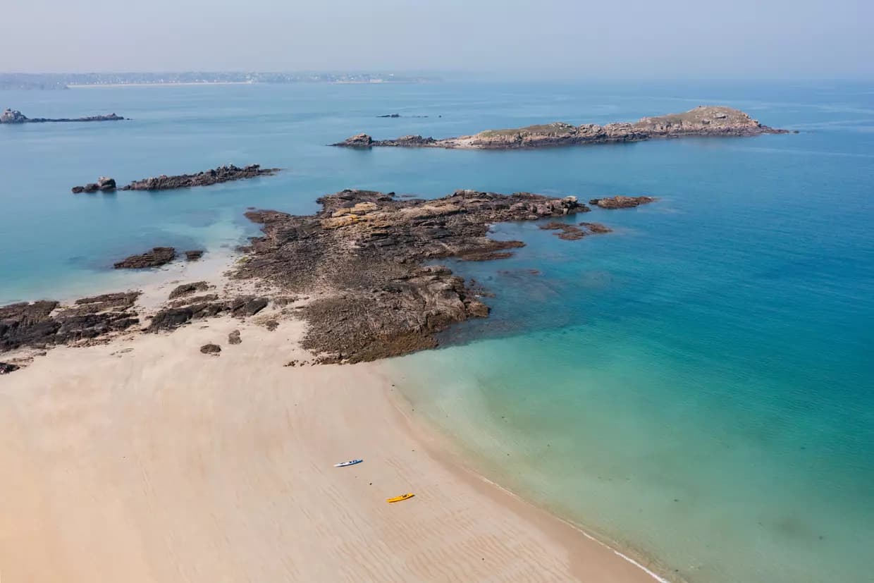 Acheter sans apport sur la Côte d'Émeraude : est-ce vraiment mission impossible ?